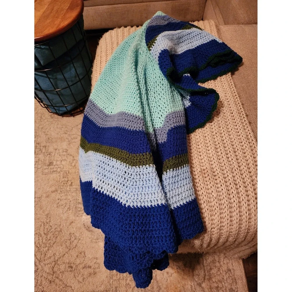 Beautiful Crocheted Blanket Round With Colorful Blue Pattern 58in In Diameter